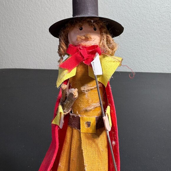 Primitive Thanksgiving Pilgrim Candle Holders and Candles - Picture 2 of 8